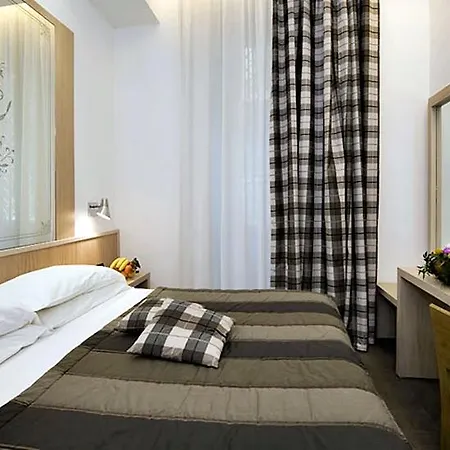 De Petris 3* Rome